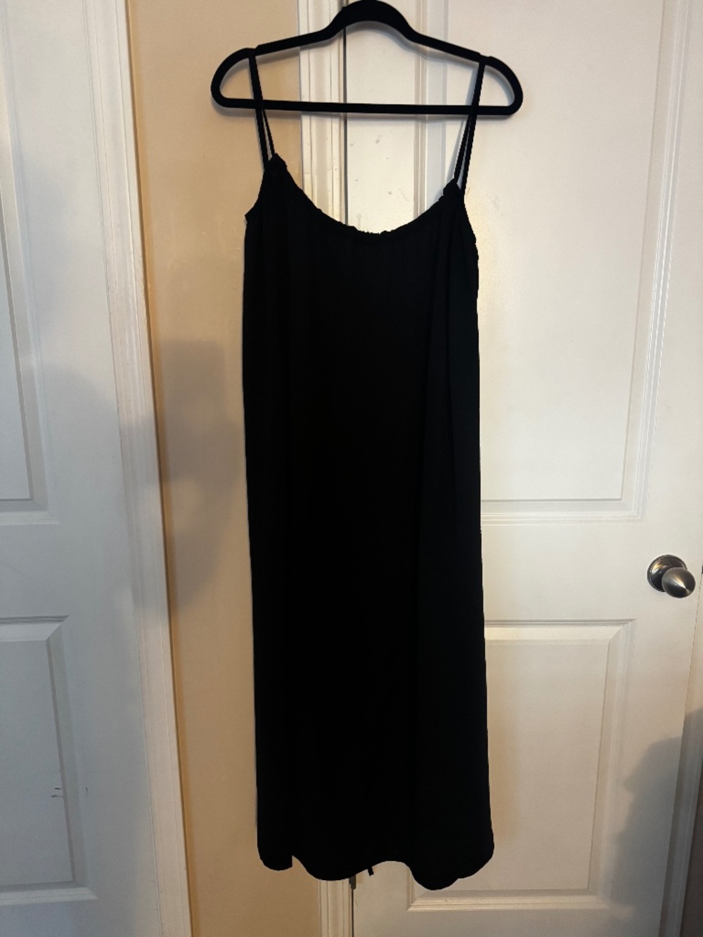 Size large black tie back dress